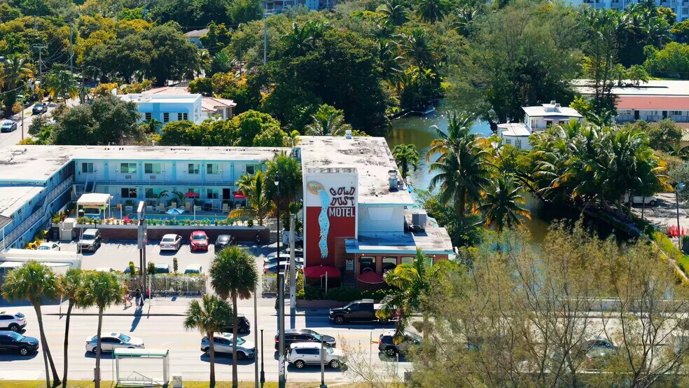 7700 Biscayne Blvd, Miami, FL à vendre - Vidéo sur l’inscription commerciale - Image 2 de 6
