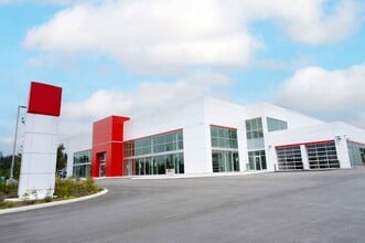 5743 Byrne Rd, Burnaby, BC à louer Photo du bâtiment- Image 1 de 7