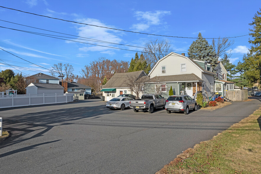 307 Oak Tree Ave, South Plainfield, NJ for sale - Building Photo - Image 1 of 34