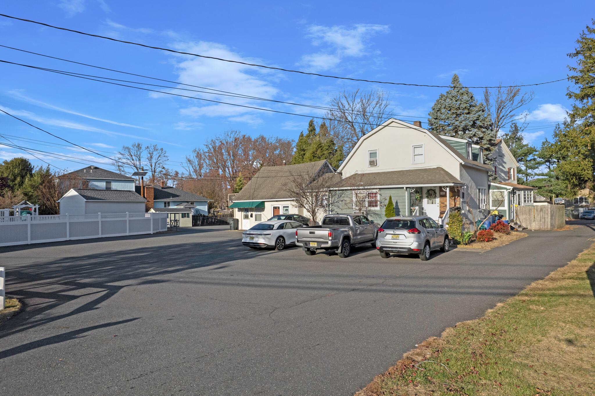 307 Oak Tree Ave, South Plainfield, NJ à vendre Photo du bâtiment- Image 1 de 35