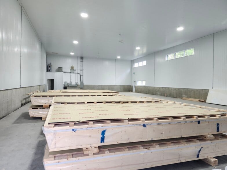 425 Rue Yamaska, Waterloo, QC for sale - Building Photo - Image 3 of 11