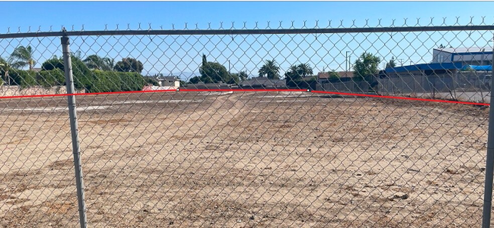 5357 W Mission Blvd, Ontario, CA à louer - Photo du bâtiment - Image 2 de 4