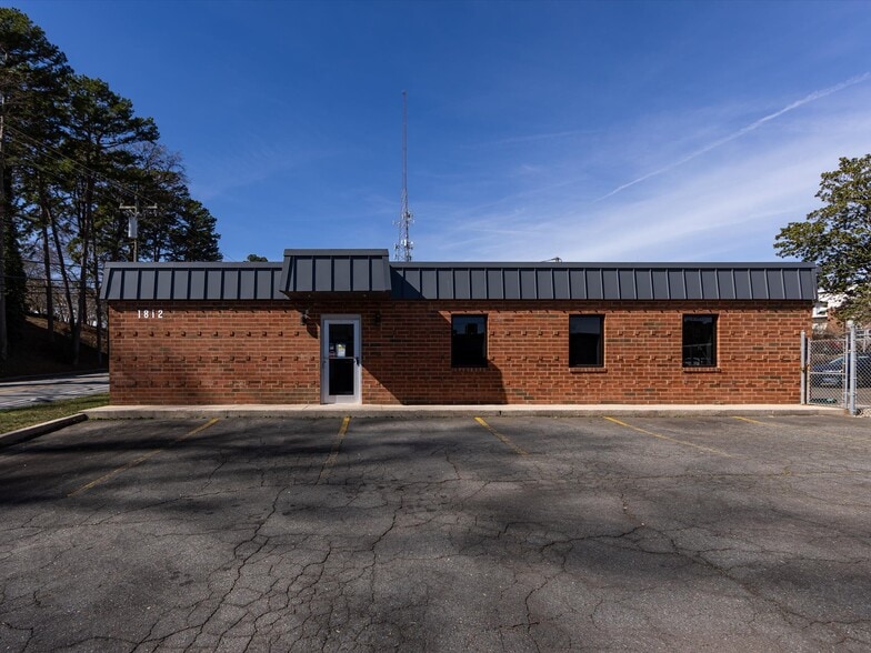 1812 W Morehead St, Charlotte, NC for lease - Building Photo - Image 1 of 34