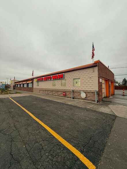 18401 W Warren Ave, Detroit, MI à vendre - Photo principale - Image 1 de 10