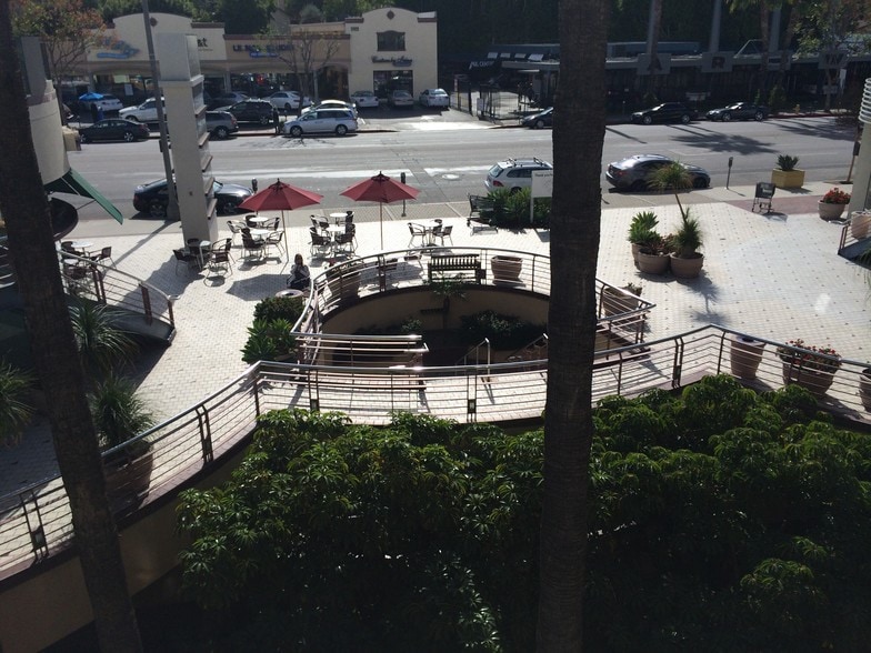 17401-17405 Ventura Blvd, Encino, CA for lease - Building Photo - Image 3 of 24