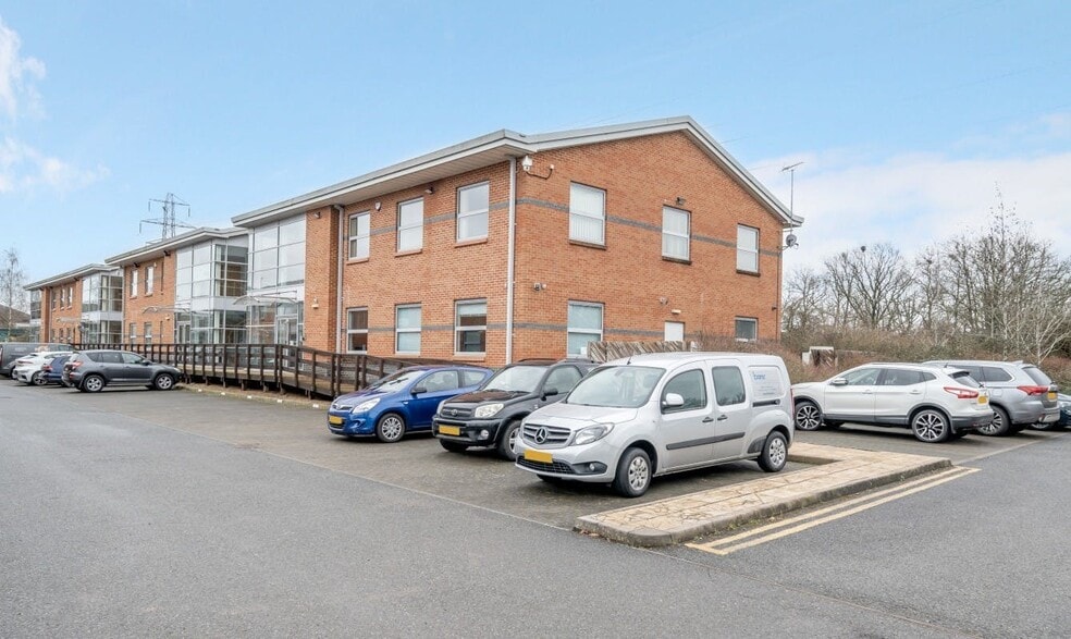 4 Winnersh Fields Gazelle Close, Wokingham à vendre - Photo du bâtiment - Image 2 de 6