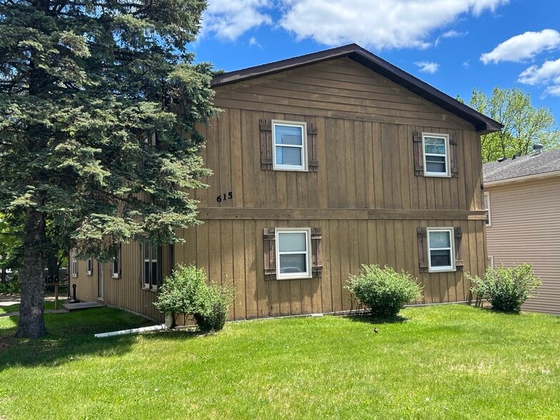 615 Mount Nemo Ave, Eau Claire, WI for sale - Building Photo - Image 2 of 15