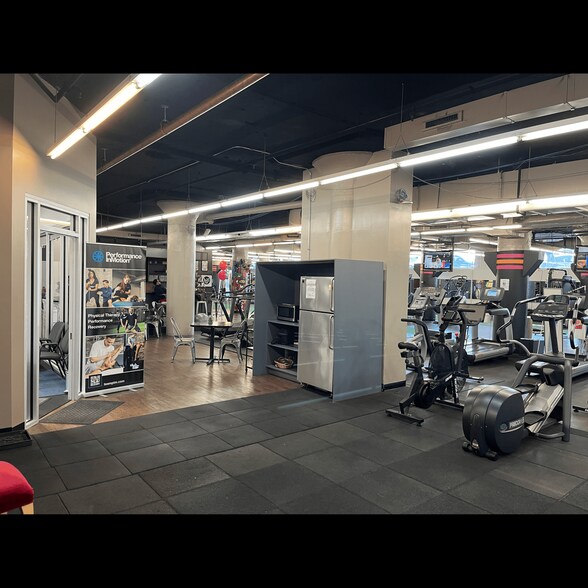 820 N Orleans St, Chicago, IL à louer - Photo du bâtiment - Image 3 de 12