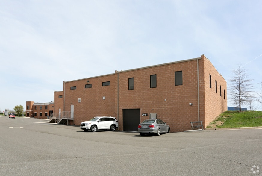 240-252 Airport Rd, Winchester, VA for lease - Building Photo - Image 2 of 27