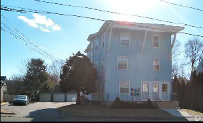 10 Exeter St, Taunton, MA à vendre - Photo du bâtiment - Image 2 de 5