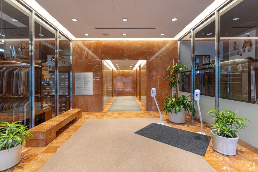 580 Hornby St, Vancouver, BC à louer - Hall d’entrée - Image 3 de 9