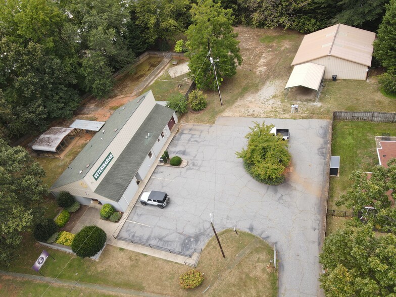 409 Old Buncombe Rd, Travelers Rest, SC à vendre - Photo du b timent - Image 2 de 21