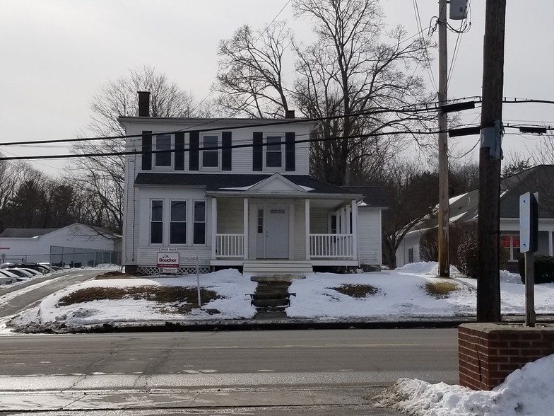 590 Putnam Pike, Greenville, RI à vendre - Photo principale - Image 1 de 1