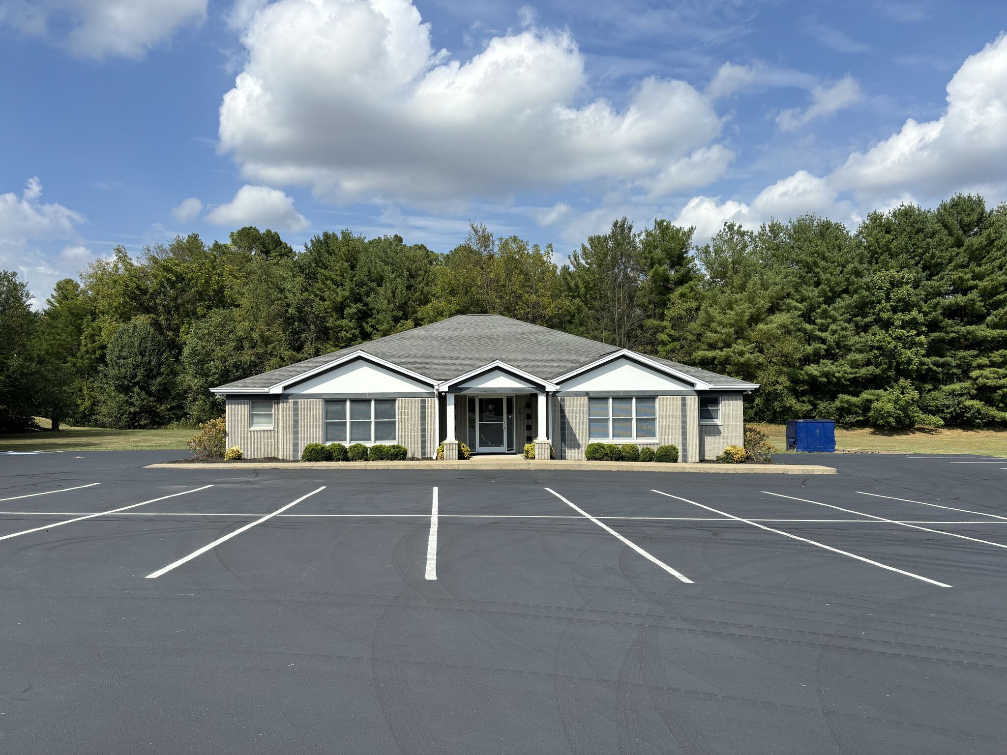 201 Professional Park Dr, Glasgow, KY for lease Building Photo- Image 1 of 12