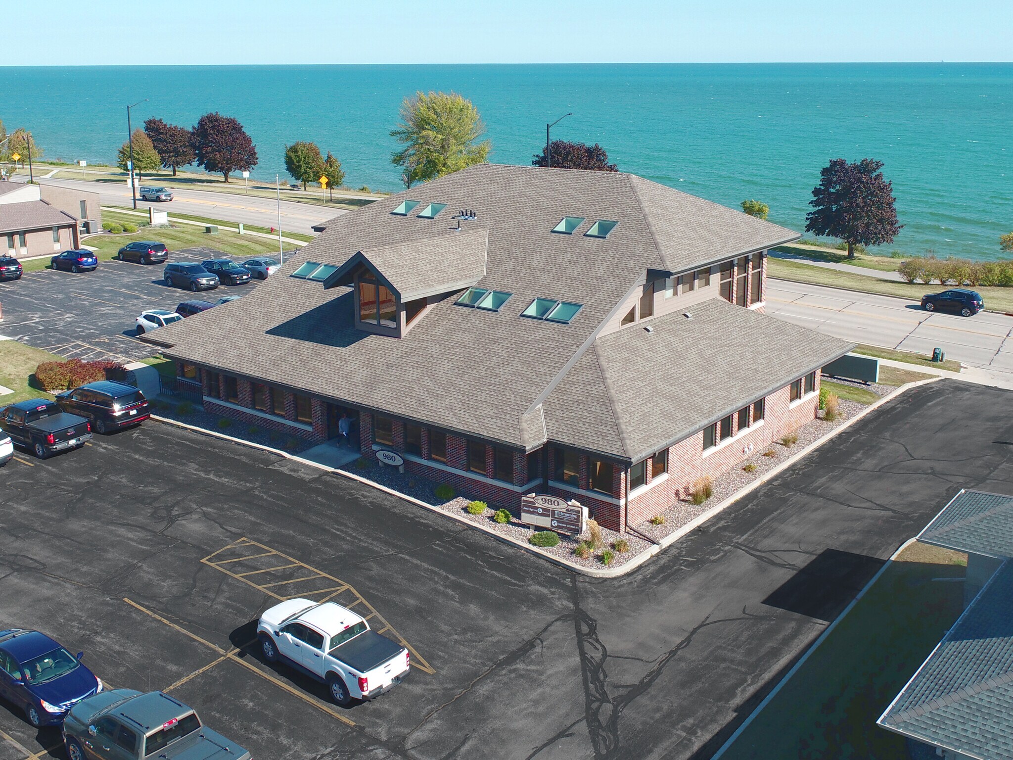 980 Maritime Dr, Manitowoc, WI à louer Photo du bâtiment- Image 1 de 4