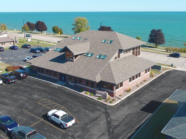 More details for 980 Maritime Dr, Manitowoc, WI - Office for Lease