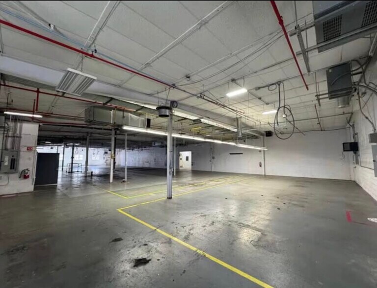 217 River Ave, Patchogue, NY for lease - Interior Photo - Image 3 of 39