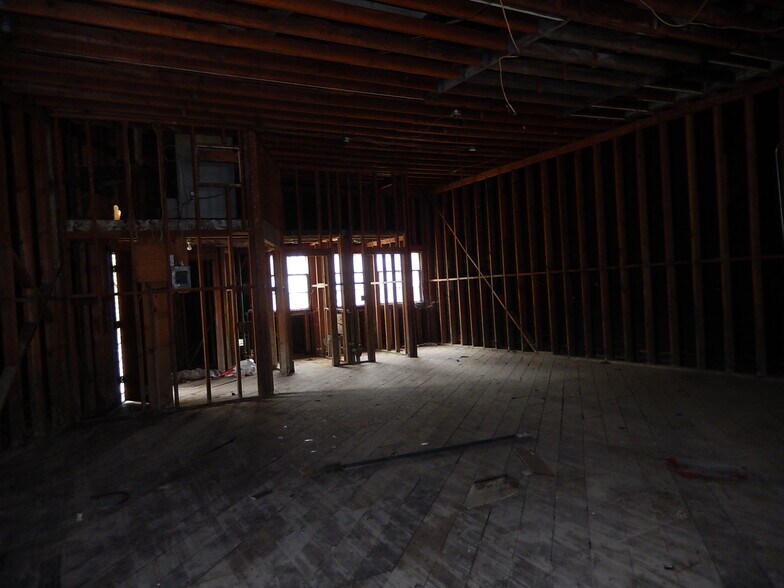 16125-16127 Main St, Guerneville, CA à vendre - Photo du bâtiment - Image 3 de 4