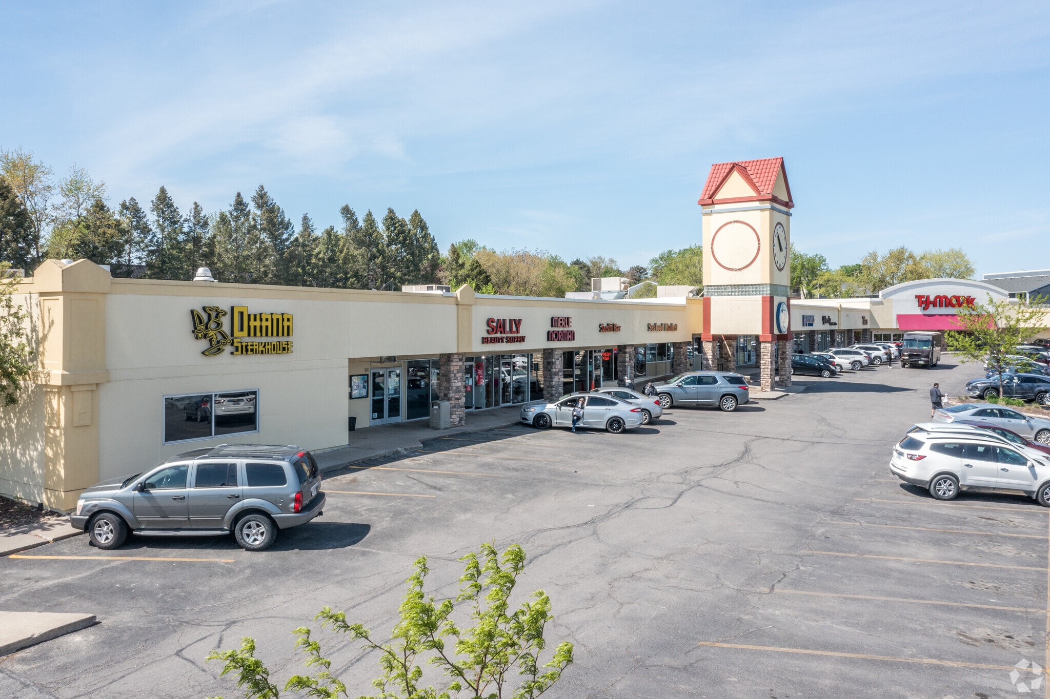 2900 University Ave, West Des Moines, IA for lease Primary Photo- Image 1 of 8