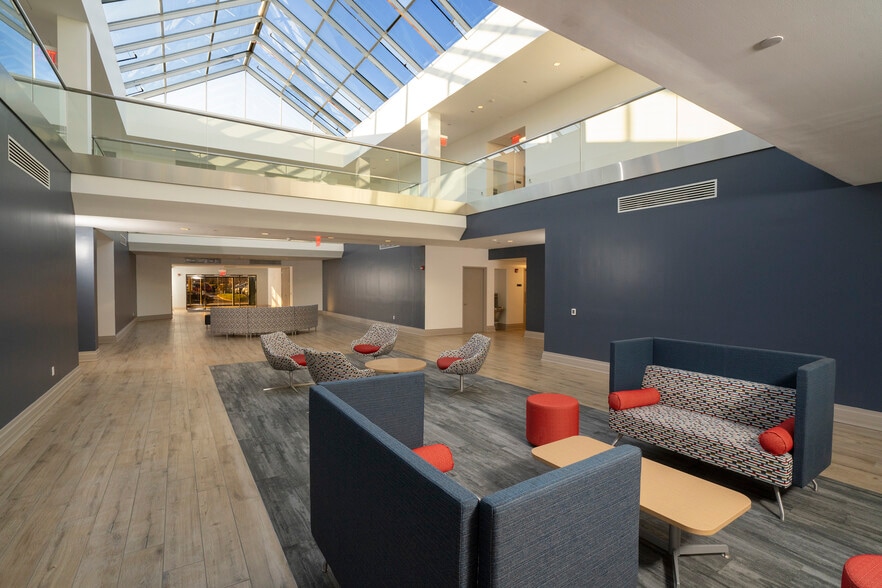 1415 Kellum Pl, Garden City, NY for lease - Interior Photo - Image 2 of 6