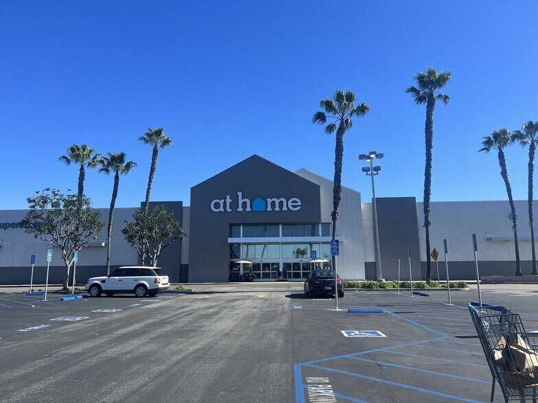 2900 N Bellflower Blvd, Long Beach, CA à louer - Photo du bâtiment - Image 3 de 18