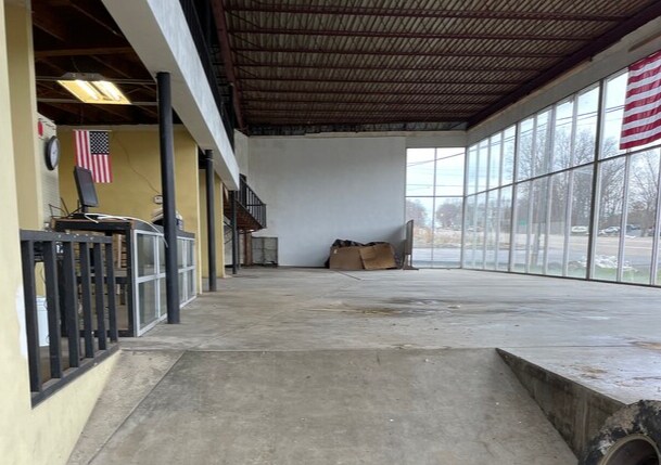 550 Columbia Ave W, Battle Creek, MI à vendre - Photo du bâtiment - Image 2 de 5