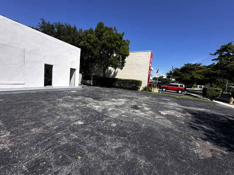 3609 Broward Blvd, Fort Lauderdale, FL for sale - Building Photo - Image 3 of 11