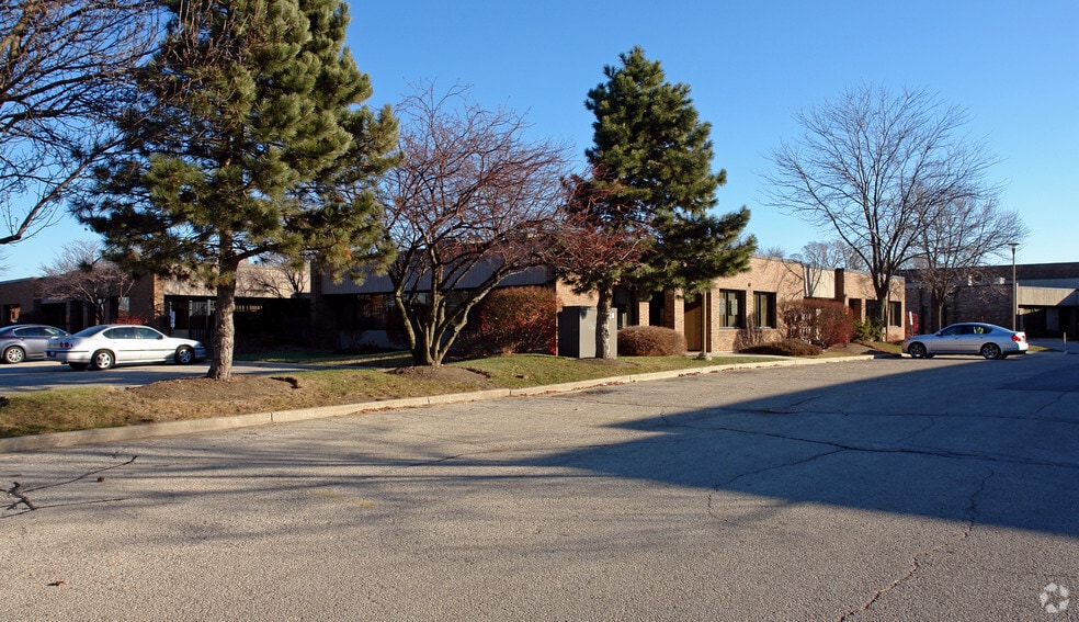 245 W Roosevelt Rd, West Chicago, IL à louer - Photo du bâtiment - Image 1 de 3