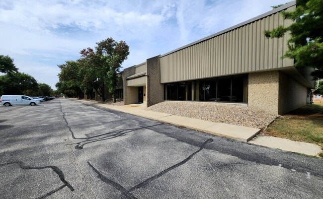 More details for 702-732 W Killarney St, Urbana, IL - Flex for Lease