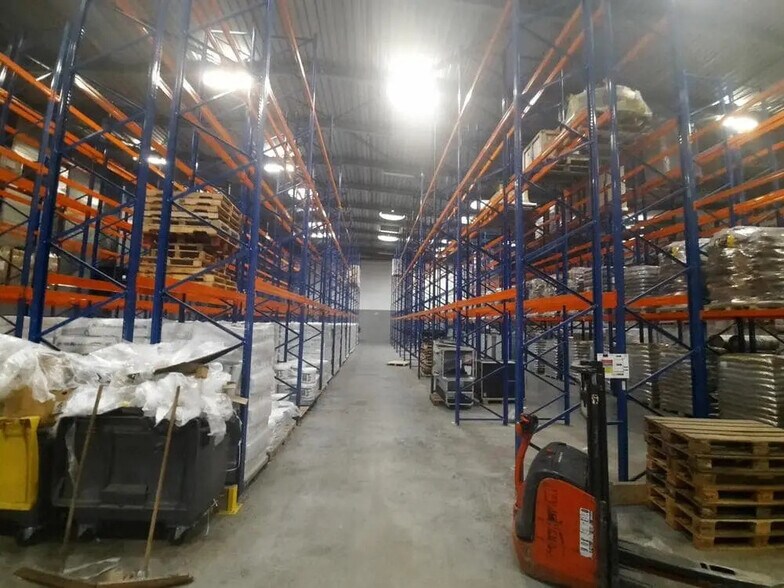 Industrial in Gennevilliers for lease - Building Photo - Image 1 of 3