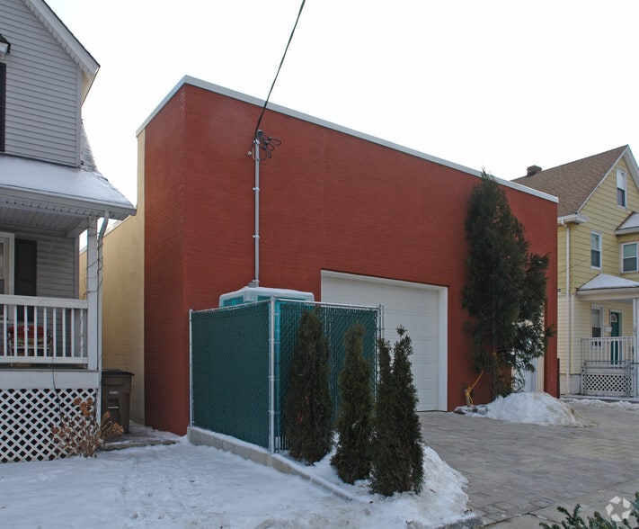 34 Baxter Ave, Stamford, CT for sale - Building Photo - Image 3 of 12