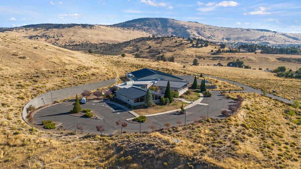 2701 Foothills Blvd, Klamath Falls, OR à louer - Photo du bâtiment - Image 3 de 6