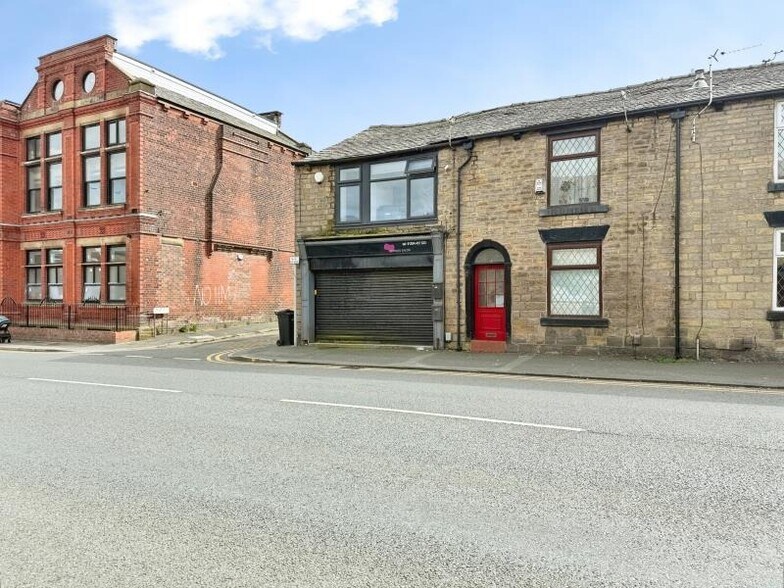 413 Halliwell Rd, Bolton à louer - Photo du bâtiment - Image 2 de 3