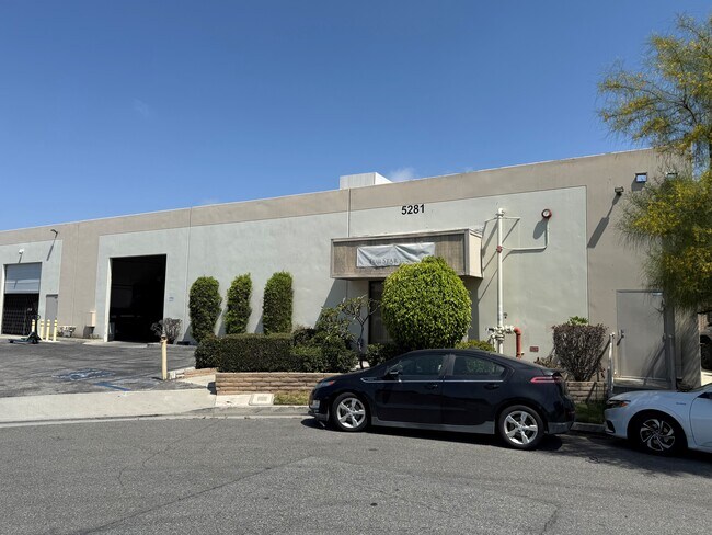 Plus de détails pour 5261-5281 Business Dr, Huntington Beach, CA - Industriel à louer