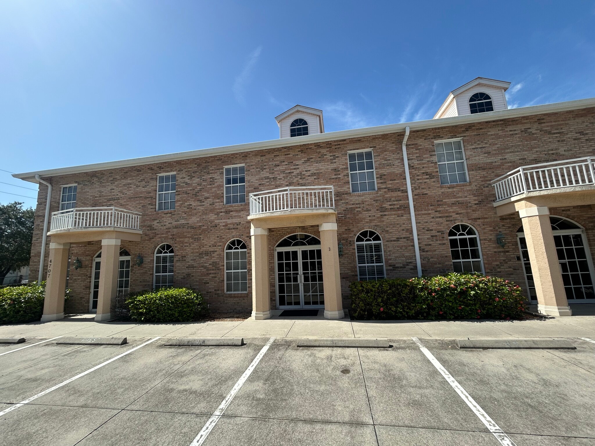 4707 Enterprise Ave, Naples, FL à louer Photo intérieure- Image 1 de 12
