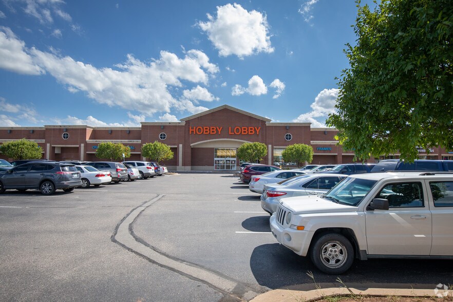 730-828 W Danforth Rd, Edmond, OK à vendre - Photo du bâtiment - Image 3 de 5
