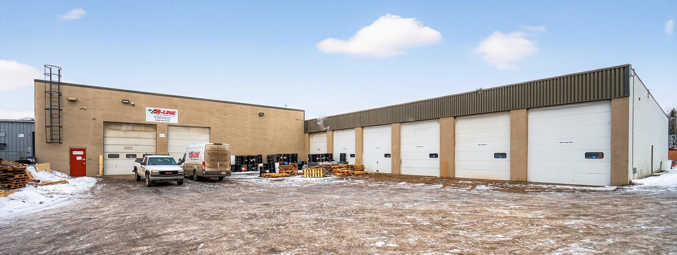 32 Rayborn Cres, St. Albert, AB à vendre - Photo du bâtiment - Image 2 de 20