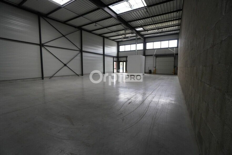 Flex in Longvic for lease - Interior Photo - Image 1 of 4