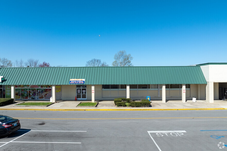 Gardenside Plaza portfolio of 2 properties for sale on LoopNet.ca - Primary Photo - Image 1 of 2