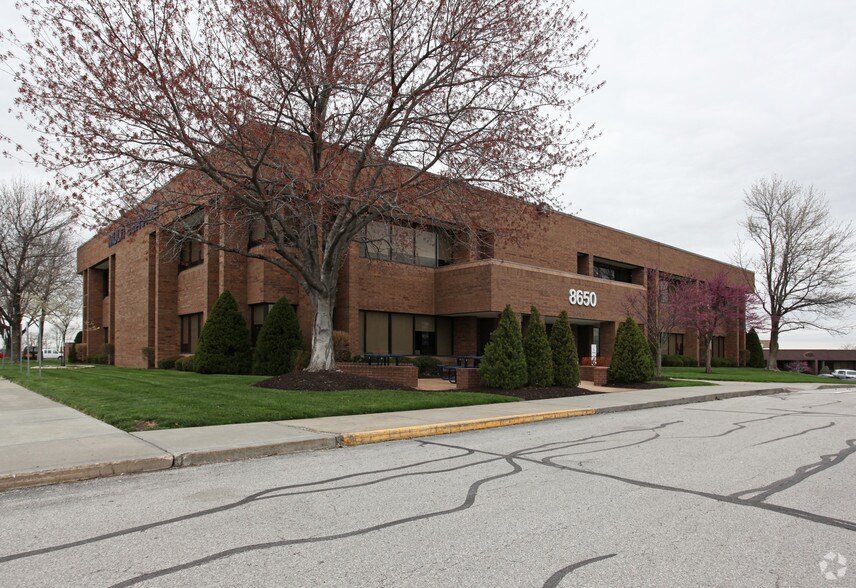 8650 College Blvd, Overland Park, KS à louer - Photo du bâtiment - Image 2 de 8