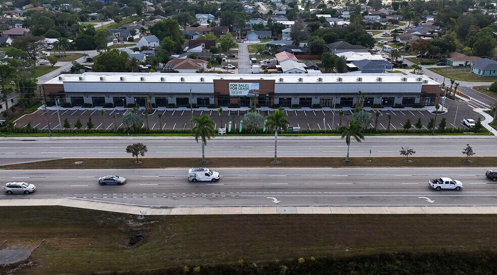 8156 Alico Rd, Fort Myers, FL à louer - Photo du bâtiment - Image 3 de 12