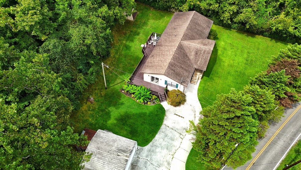 2333 Thorn Grove Pike, Knoxville, TN for sale - Primary Photo - Image 1 of 32