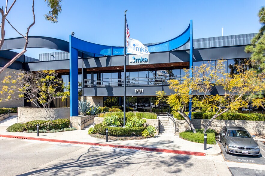 1791 Deere Ave, Irvine, CA à louer - Photo du bâtiment - Image 3 de 5