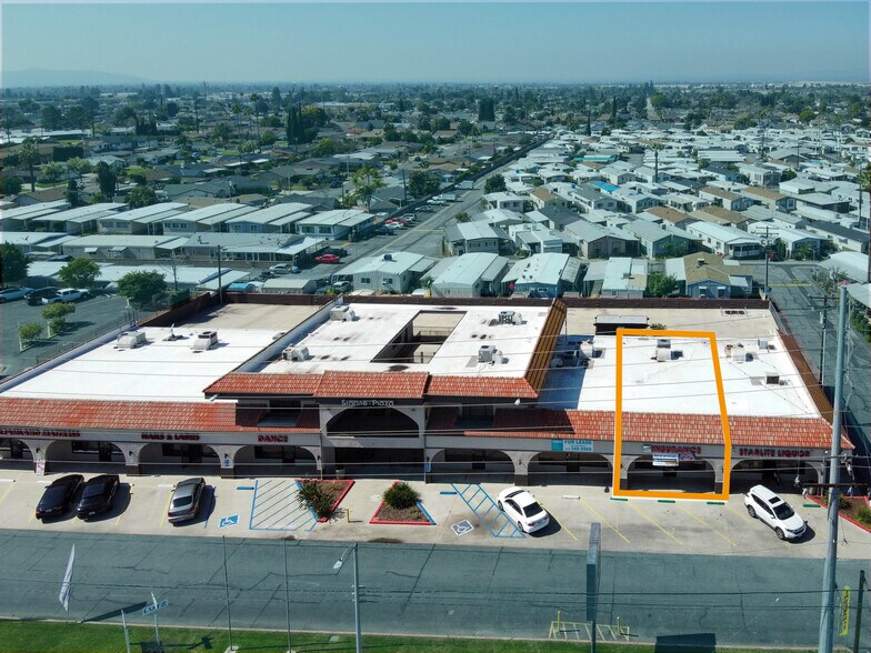 1011-1045 N Azusa Ave, Covina, CA à louer - Photo du bâtiment - Image 2 de 8