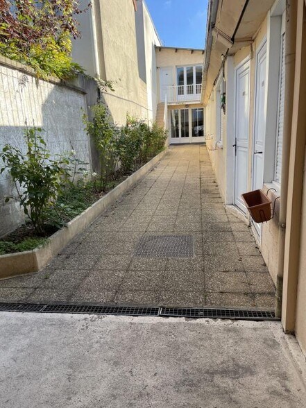 Bureau dans Nanterre à louer - Photo du bâtiment - Image 2 de 2