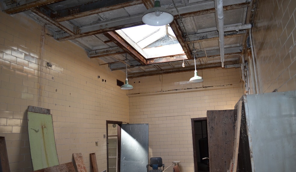 118 E Main St, Mc Connell, IL for lease - Interior Photo - Image 2 of 10