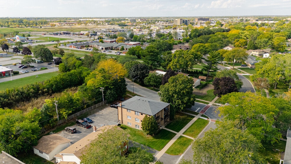 4335 Lindenwood Dr, Matteson, IL for sale - Building Photo - Image 3 of 16