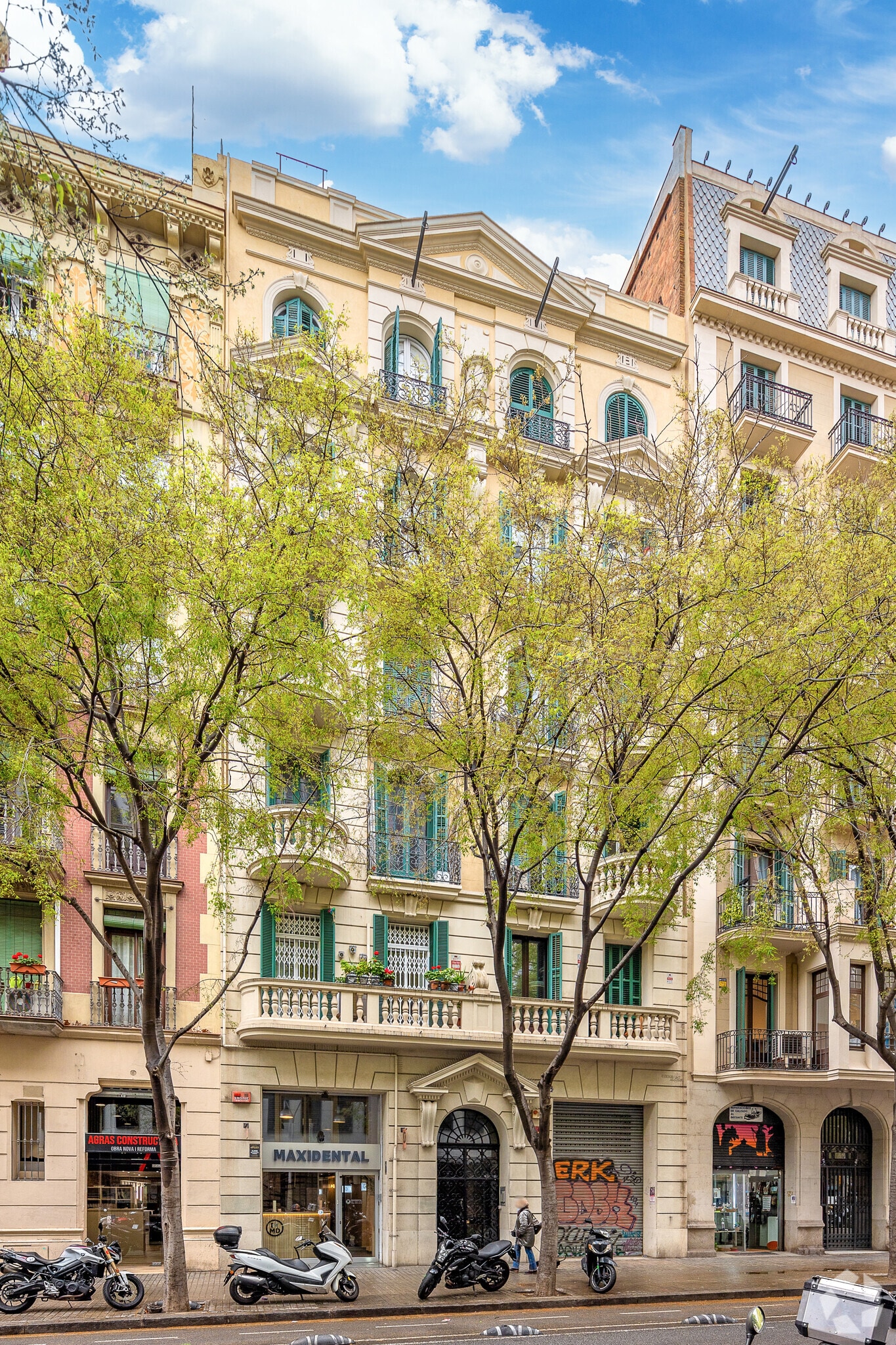Multifamily in Barcelona, Barcelona for sale Primary Photo- Image 1 of 2