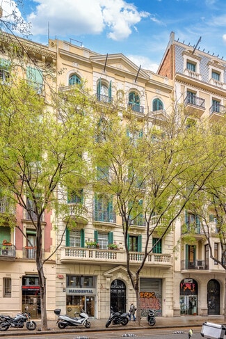 Plus de détails pour Multi-résidentiel à vendre