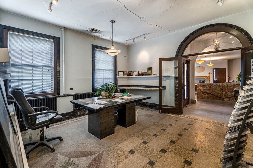 1085 E Delavan Ave, Buffalo, NY à vendre - Photo du bâtiment - Image 2 de 55